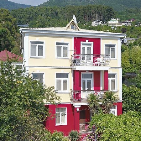 Бестужевский Дворик Gagra Esterno foto