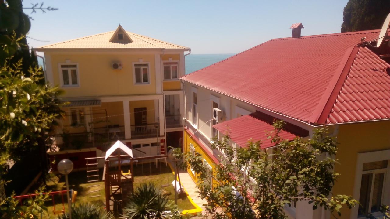 Бестужевский Дворик Gagra Esterno foto