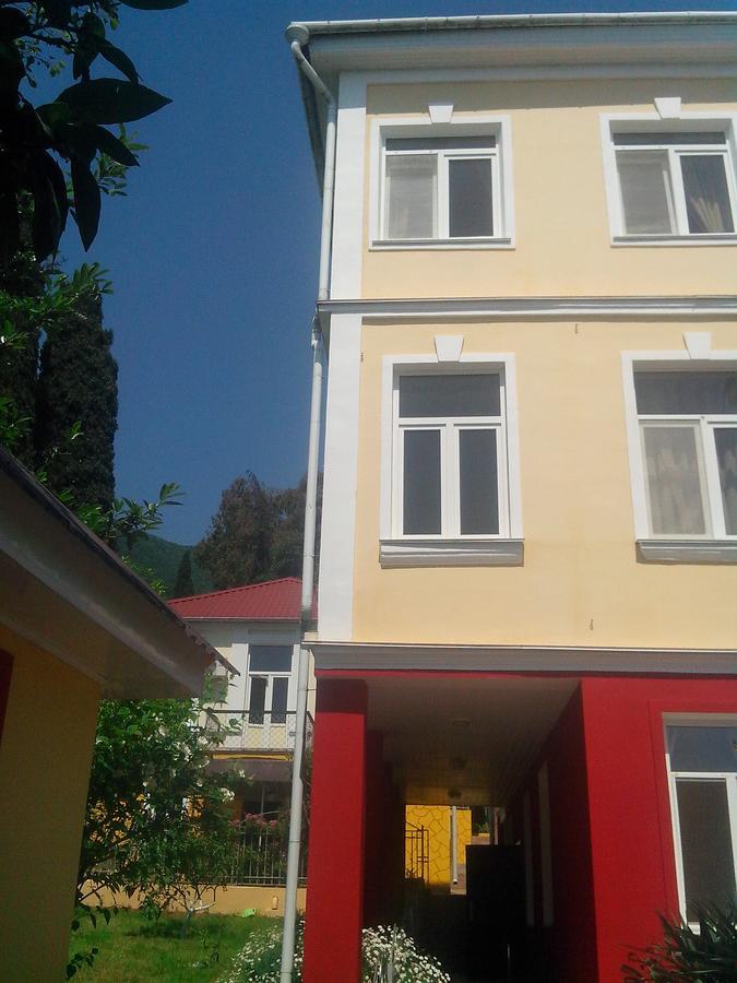 Бестужевский Дворик Gagra Esterno foto